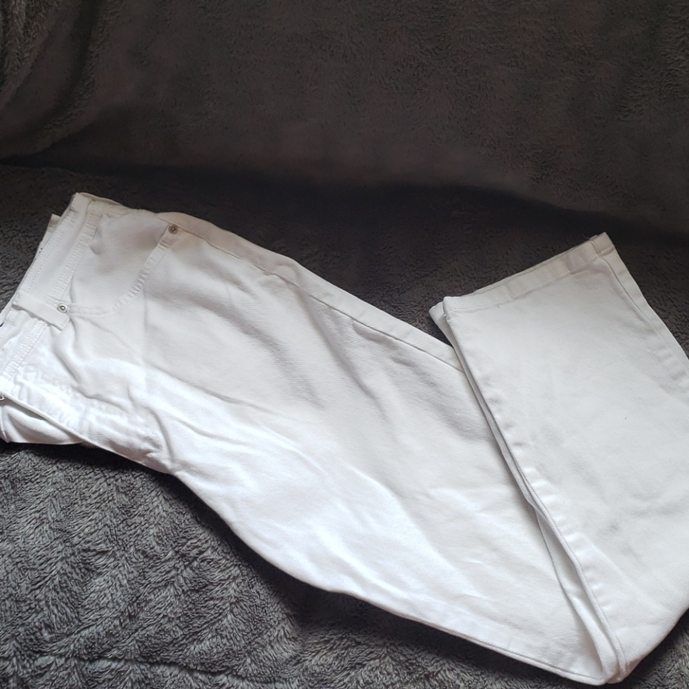 White Gloria Vanderbilt Jean's